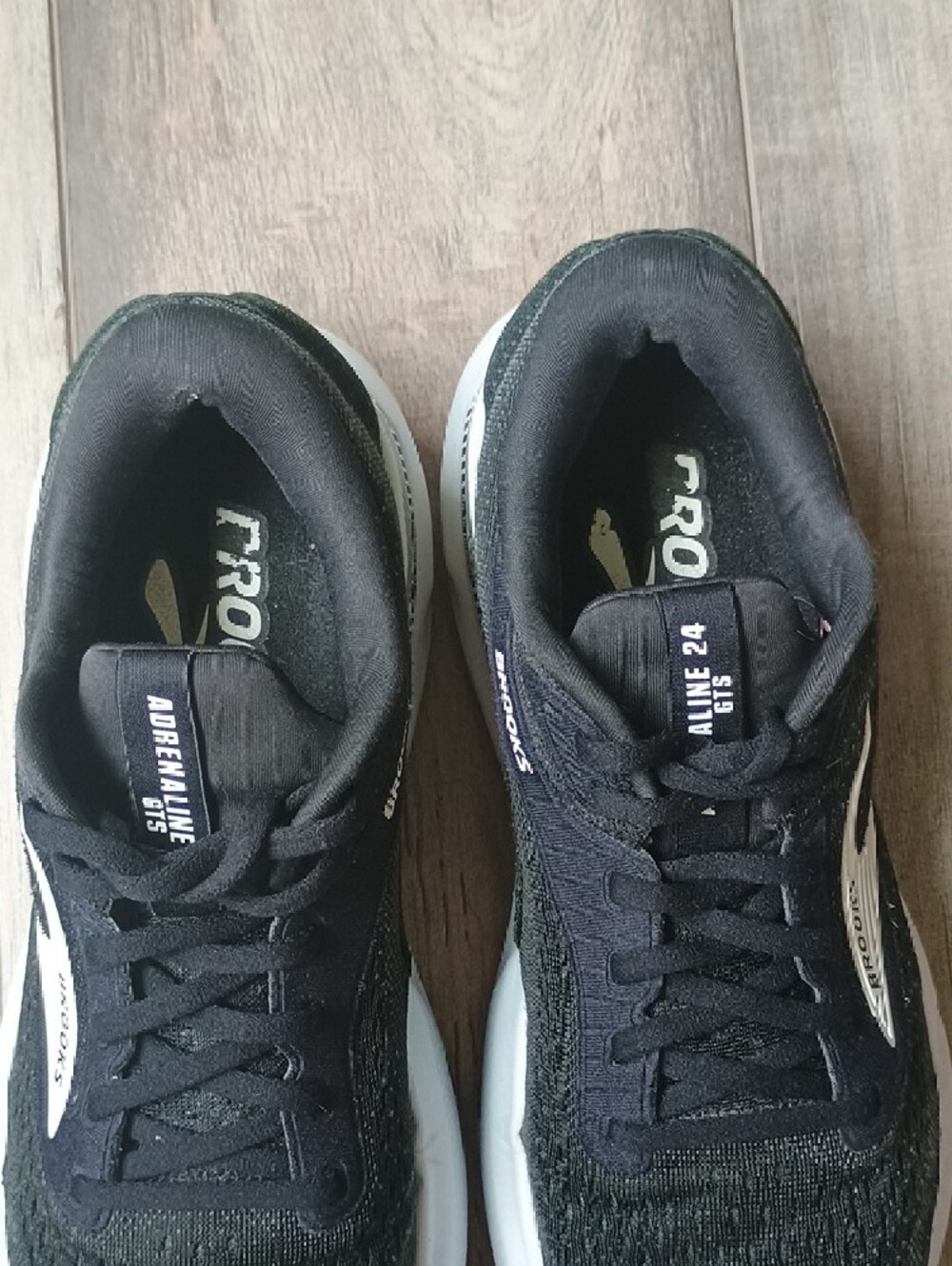 Brooks White and Black Running Shoe - Picture 4 of 13